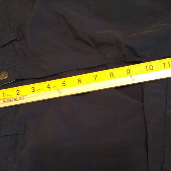 Kohls Men's size 34 navy blue Cargo shorts. - Picture 8 of 9